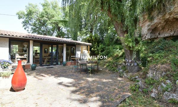 LOCAL COMMERCIAL AVEC LOGEMENT ATTENANT ET SOUS-SOL AMENAGE Gaillac