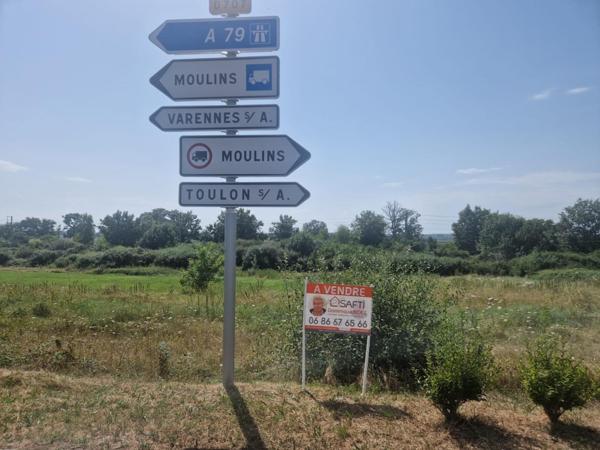 Terrain à bâtir à 500 M de l'échangeur. TOULON 03
