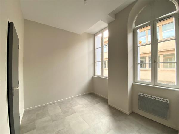 APPARTEMENT T3 AVEC PARKING ET TERRASSE - ALBI CENTRE