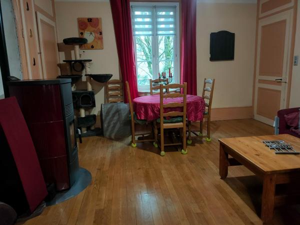 Jolie maison de ville ancienne rénovée SALINS LES BAINS  JURA