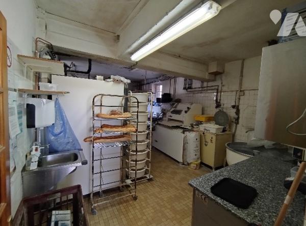FONDS DE COMMERCE de BOULANGERIE-PÂTISSERIE-CONFISERIE dans bourg dynamique avec d'autres commerces.