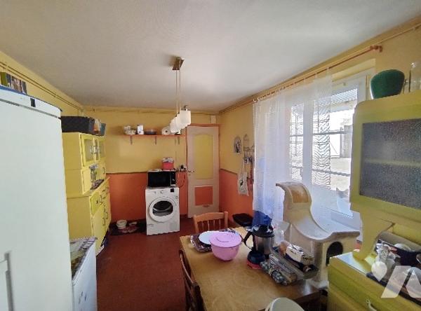 FONDS DE COMMERCE de BOULANGERIE-PÂTISSERIE-CONFISERIE dans bourg dynamique avec d'autres commerces.