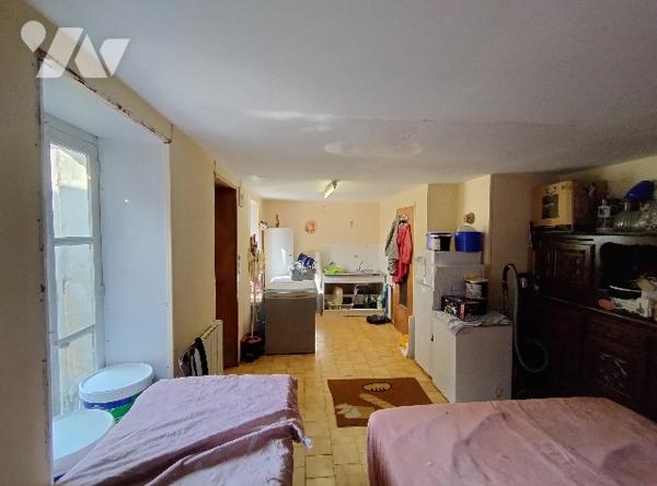 FONDS DE COMMERCE de BOULANGERIE-PÂTISSERIE-CONFISERIE dans bourg dynamique avec d'autres commerces.