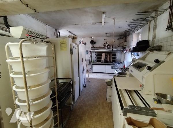 FONDS DE COMMERCE de BOULANGERIE-PÂTISSERIE-CONFISERIE dans bourg dynamique avec d'autres commerces.