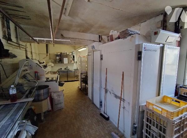 FONDS DE COMMERCE de BOULANGERIE-PÂTISSERIE-CONFISERIE dans bourg dynamique avec d'autres commerces.