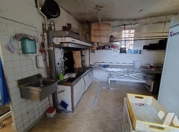 FONDS DE COMMERCE de BOULANGERIE-PÂTISSERIE-CONFISERIE dans bourg dynamique avec d'autres commerces.