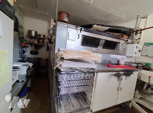FONDS DE COMMERCE de BOULANGERIE-PÂTISSERIE-CONFISERIE dans bourg dynamique avec d'autres commerces.