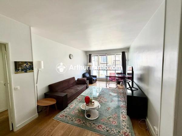 Location                                                      Appartement
                        
                     2 pièces                      59 m2                     à Paris 17