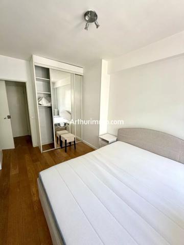 Location                                                      Appartement
                        
                     2 pièces                      59 m2                     à Paris 17