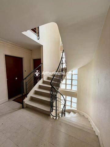 Location                                                      Appartement
                        
                     2 pièces                      59 m2                     à Paris 17