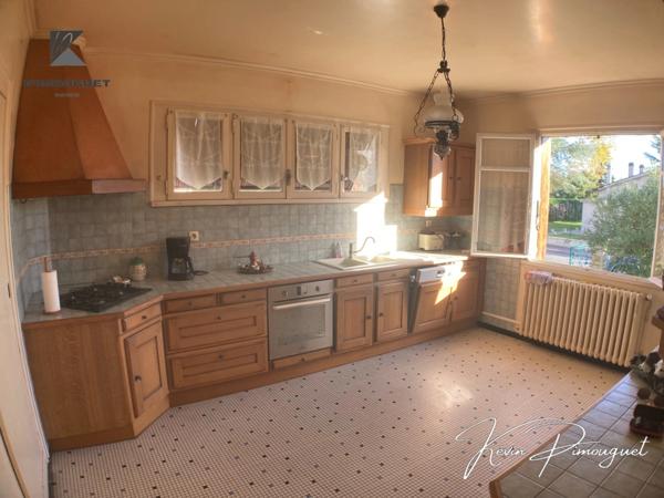 Maison familiale 4 chambres avec garages, cave et jardin – Castillon-la-Bataille