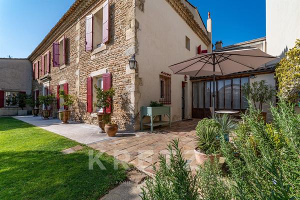 A quelques minutes de Nimes, Maison vigneronne XIXᵉ de 282 m²,10 pièces, 5 chambres, Piscine, Jardin