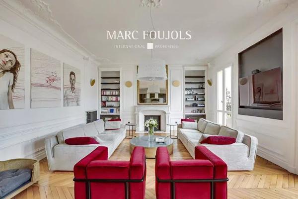 Paris 8/16 Pont de l’Alma : appartement luxe vue dégagée et balcon filant