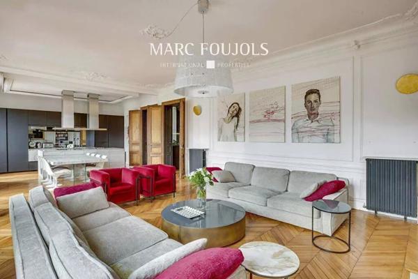 Paris 8/16 Pont de l’Alma : appartement luxe vue dégagée et balcon filant