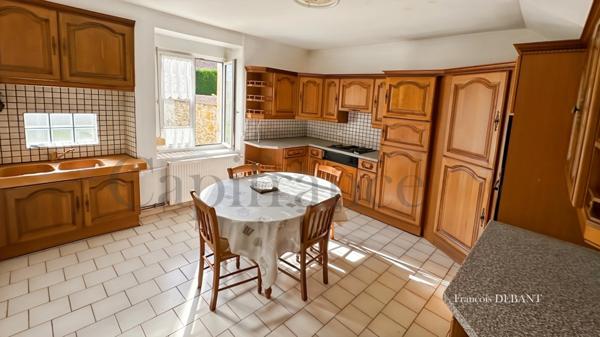 Maison à vendre 8 pièces, 4 chs, dépendances proche de BETHENIVILLE (51)