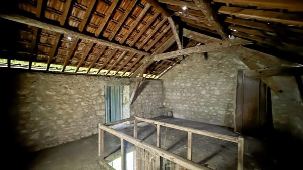 Maison à vendre 8 pièces, 4 chs, dépendances proche de BETHENIVILLE (51)