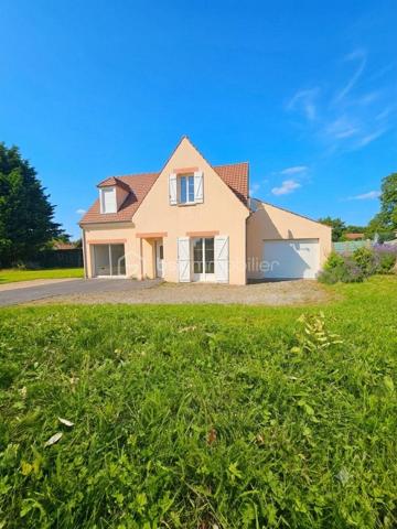 Vous recherchez le calme, de l'espace pour les enfants et une maison où vous n'avez plus qu'à poser vos valises ? Découvrez cette belle opportunité à Abbecourt, offrant 101 m² habitables et près de 110m² d'espace réel ( utile) .

​Rez-de-chaussée :
​▪️Grand salon chaleureux de 60m2 environ (agrandi en 2024)
​▪️Cuisine ouverte moderne donnant directement sur le jardin
​▪️WC indépendant

​Étage :
​▪️3 Belles chambres accueillantes
​▪️Salle de bain et WC

​Extérieurs et Annexes :
​▪️ Superbe jardin clos de 1 007 m² avec terrasse, parfait pour des moments en famille ou entre amis
​▪️Grand garage de 24 m² construit à neuf en 2024.

Venez vite la visiter, coup de cœur assuré ! ✨