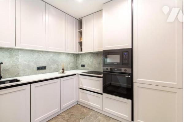 VILLEFRANCHE - TROIS PIÉCES - JARDIN - PARKING - VUE MER