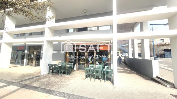 "Commerce clé en main au cœur de Voiron".