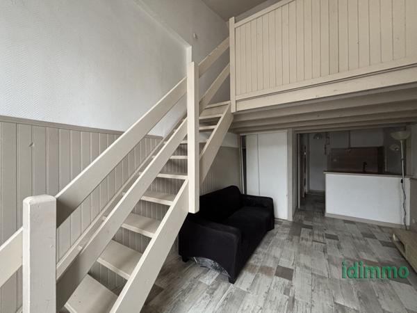 ENSEMBLE IMMOBILIER A RENOVER DE 121 M2 SUR UN TERRAIN CLOS DE 152 M2. 5 MN DE LA GARE ET DU VIEUX PORT. La Rochelle (17000)