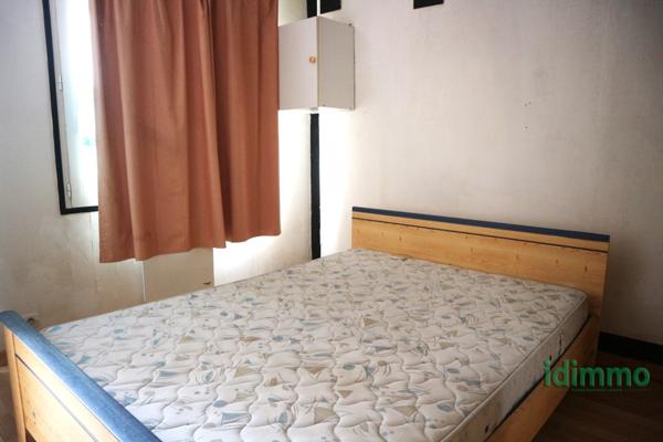 ENSEMBLE IMMOBILIER A RENOVER DE 121 M2 SUR UN TERRAIN CLOS DE 152 M2. 5 MN DE LA GARE ET DU VIEUX PORT. La Rochelle (17000)