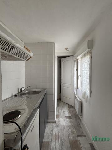 ENSEMBLE IMMOBILIER A RENOVER DE 121 M2 SUR UN TERRAIN CLOS DE 152 M2. 5 MN DE LA GARE ET DU VIEUX PORT. La Rochelle (17000)