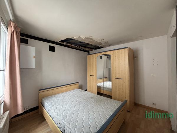 ENSEMBLE IMMOBILIER A RENOVER DE 121 M2 SUR UN TERRAIN CLOS DE 152 M2. 5 MN DE LA GARE ET DU VIEUX PORT. La Rochelle (17000)