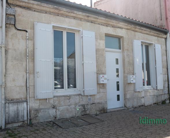 ENSEMBLE IMMOBILIER A RENOVER DE 121 M2 SUR UN TERRAIN CLOS DE 152 M2. 5 MN DE LA GARE ET DU VIEUX PORT. La Rochelle (17000)