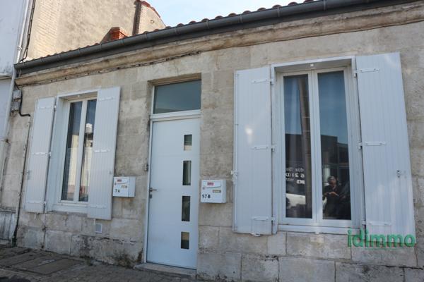 ENSEMBLE IMMOBILIER A RENOVER DE 121 M2 SUR UN TERRAIN CLOS DE 152 M2. 5 MN DE LA GARE ET DU VIEUX PORT. La Rochelle (17000)