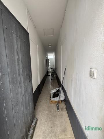 ENSEMBLE IMMOBILIER A RENOVER DE 121 M2 SUR UN TERRAIN CLOS DE 152 M2. 5 MN DE LA GARE ET DU VIEUX PORT. La Rochelle (17000)
