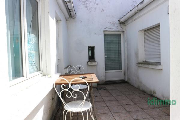 ENSEMBLE IMMOBILIER A RENOVER DE 121 M2 SUR UN TERRAIN CLOS DE 152 M2. 5 MN DE LA GARE ET DU VIEUX PORT. La Rochelle (17000)