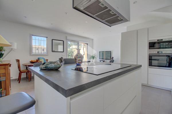 A VENDRE 84530 VILLELAURE MAISON TYPE 4 PIECES D'ENVIRON 78M² AVEC JARDIN, PISCINE ET STATIONNEMENT.