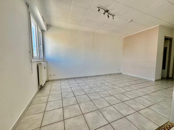 Secteur Timone/Jean Martin Studio avec parking à louer