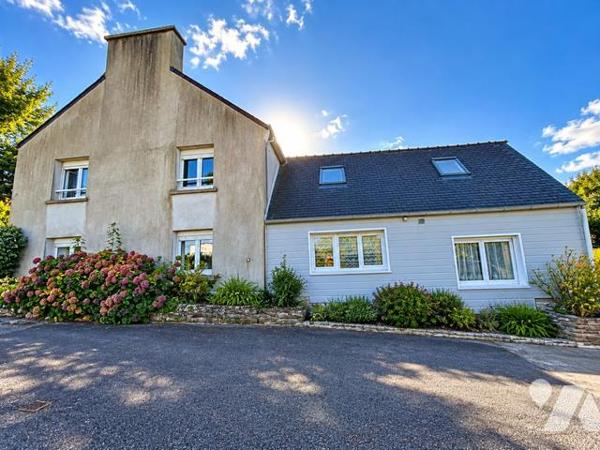 PLOUGONVELIN - Appartement 72m² avec cour et jardin privatifs - 3 chambres