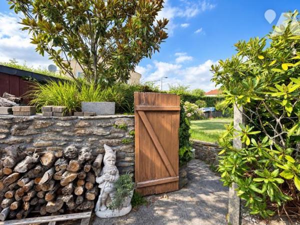 PLOUGONVELIN - Appartement 72m² avec cour et jardin privatifs - 3 chambres