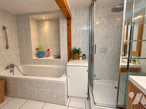 PLOUGONVELIN - Appartement 72m² avec cour et jardin privatifs - 3 chambres