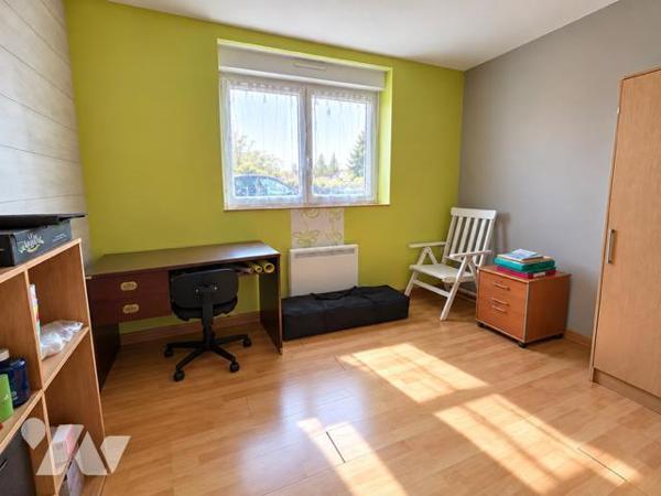 PLOUGONVELIN - Appartement 72m² avec cour et jardin privatifs - 3 chambres