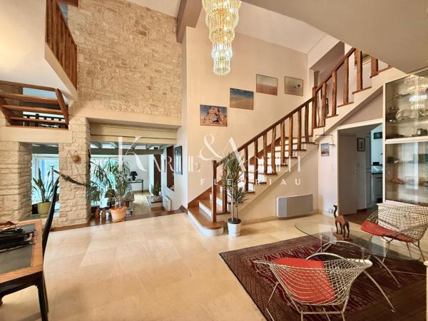 VILLA AU STYLE PROVENÇALE AVEC PISCINE, PARC, VÉRANDAS ET DOUBLE GARAGE