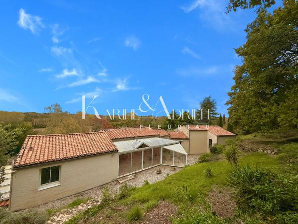 VILLA AU STYLE PROVENÇALE AVEC PISCINE, PARC, VÉRANDAS ET DOUBLE GARAGE