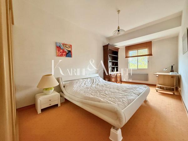 VILLA AU STYLE PROVENÇALE AVEC PISCINE, PARC, VÉRANDAS ET DOUBLE GARAGE