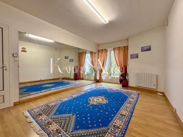 VILLA AU STYLE PROVENÇALE AVEC PISCINE, PARC, VÉRANDAS ET DOUBLE GARAGE