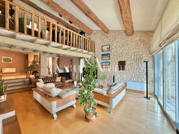 VILLA AU STYLE PROVENÇALE AVEC PISCINE, PARC, VÉRANDAS ET DOUBLE GARAGE