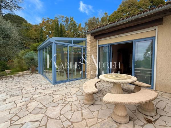 VILLA AU STYLE PROVENÇALE AVEC PISCINE, PARC, VÉRANDAS ET DOUBLE GARAGE