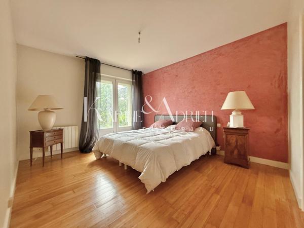 VILLA AU STYLE PROVENÇALE AVEC PISCINE, PARC, VÉRANDAS ET DOUBLE GARAGE