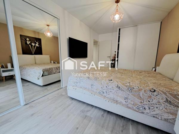 Appartement de 2017 avec grande terrasse et 3 parkings en sous-sol !