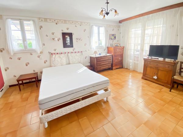 Dpt Gers (32), à vendre BARCELONNE DU GERS Maison T6 de 192 m² habitables normes PMR + 2 vérandas + grand garage sur 1670 m² de terrain, au bout d'une impasse, au calme