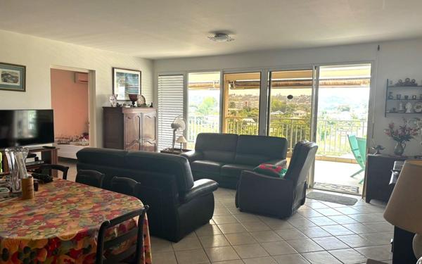 Appartement à vendre    4 pièces • 140 m2 Fort-de-France