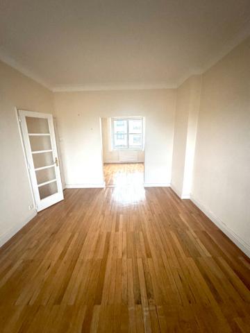 Nantes coeur de ville rue du Calvaire superbe T3 traversant de 61 m2