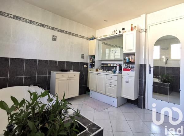 Maison 8 pièces de 203 m² à Lamorlaye (60260)