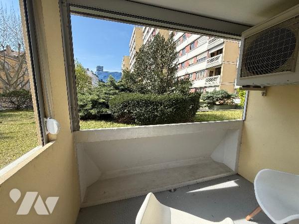 T2 - RDC sur cour intérieur - 48,06 m² + loggia + Cave + Garage – Part-Dieu à pied –